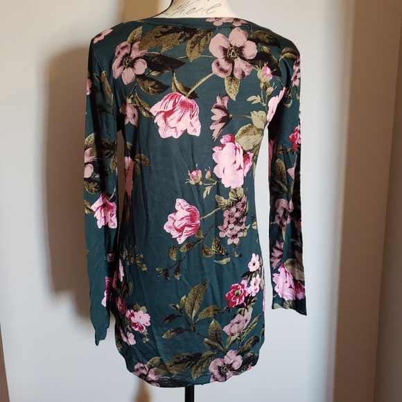 Floral Top Green - Picture 7 of 9
